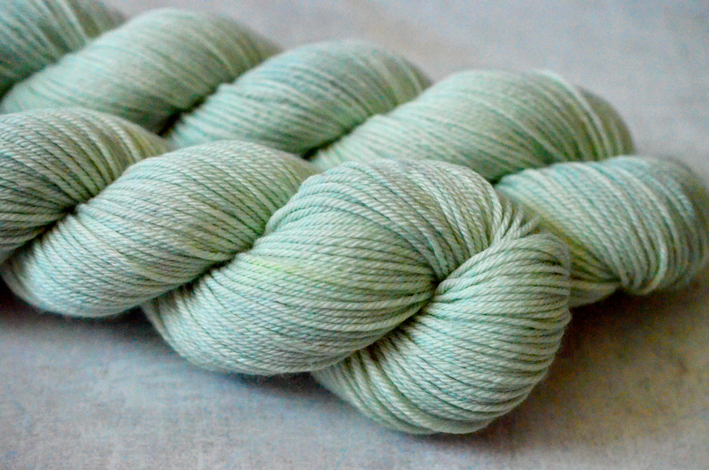 A Hint of Mint [merino dk]