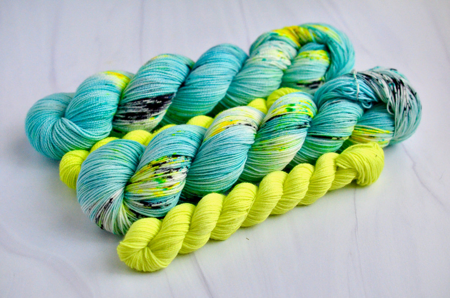 Electric Parakeet [sock set]